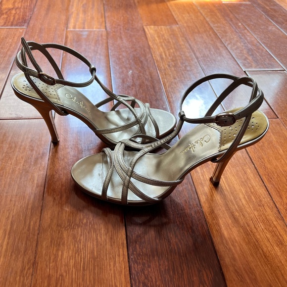 Size 8 Cole Haan 3” Heeled Gold Sandals with Nike Air Technology - Picture 2 of 6